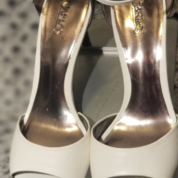 Fabulous and sure to be noticed pair of heels - Picture 2 of 8